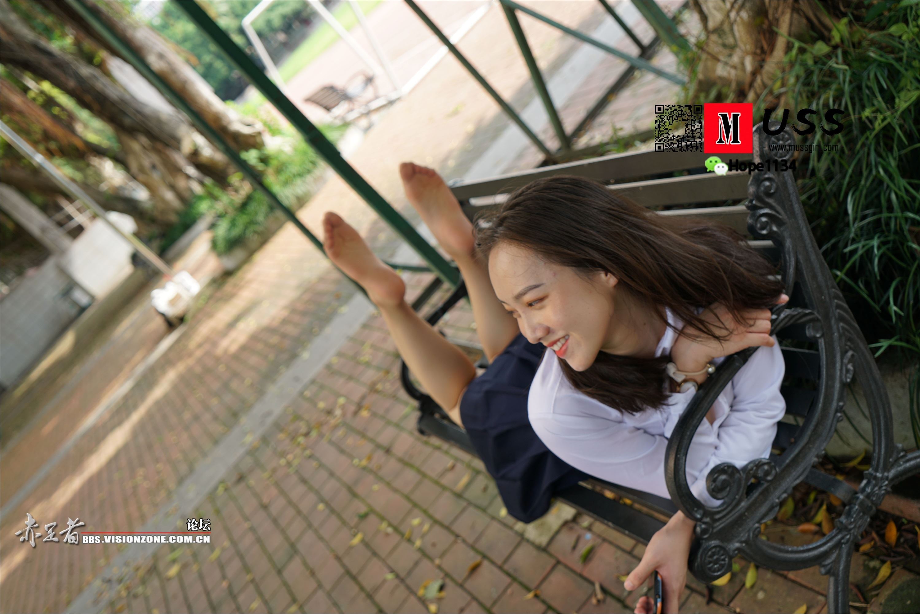 MussGirl慕丝女郎  NO.073 美女老师红红的超薄丝袜嫩足